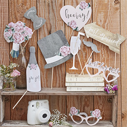 GINGER RAY® 'RUSTIC COUNTRY' BOOTH PROPS